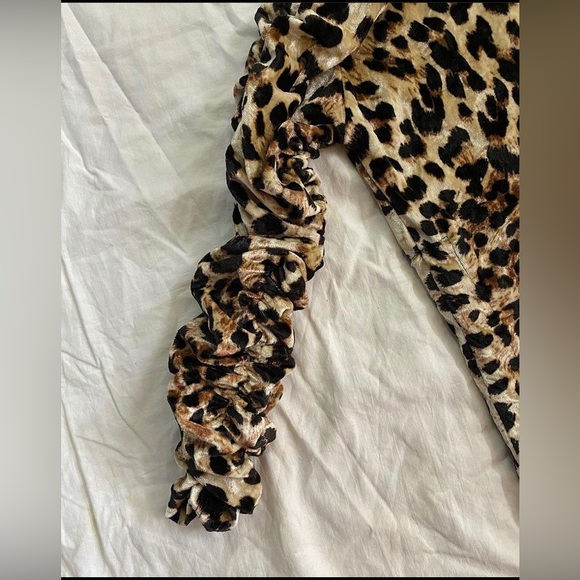 Turtle neck ruffle full sleeves - Picture 4 of 4